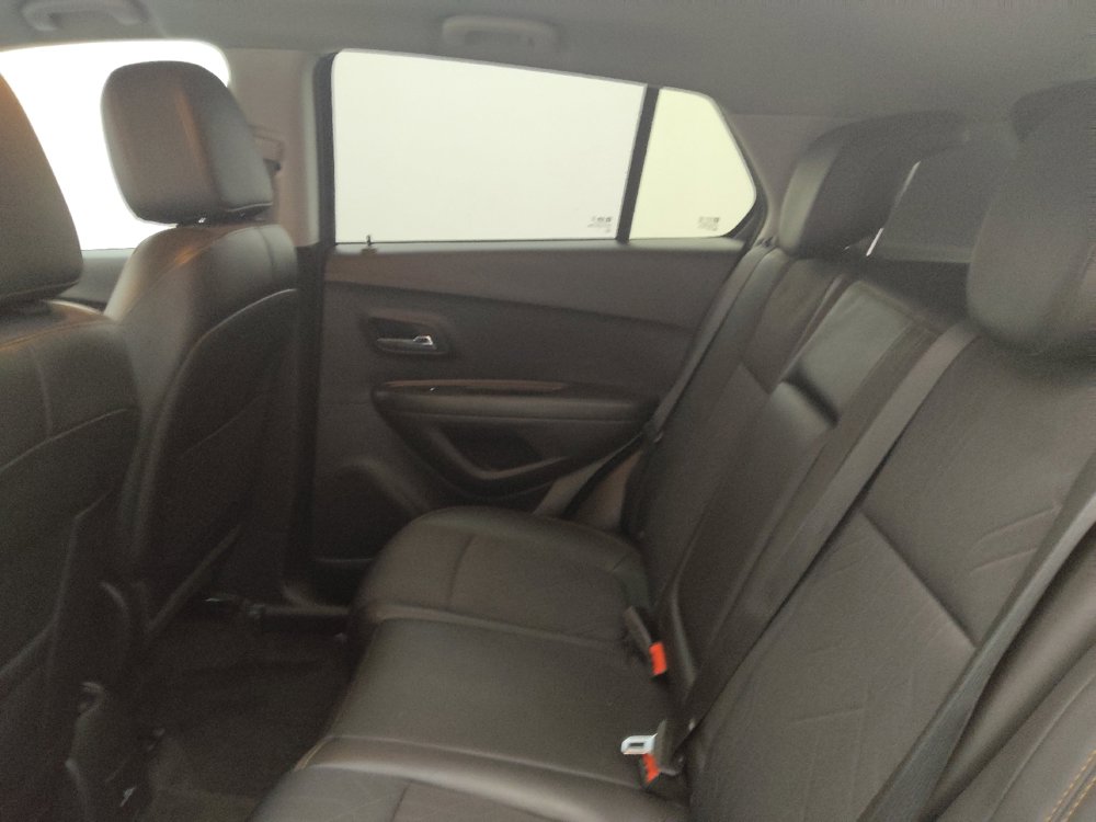 Used 2020 Chevrolet Trax LT w/ LT Convenience Package FWD image 18