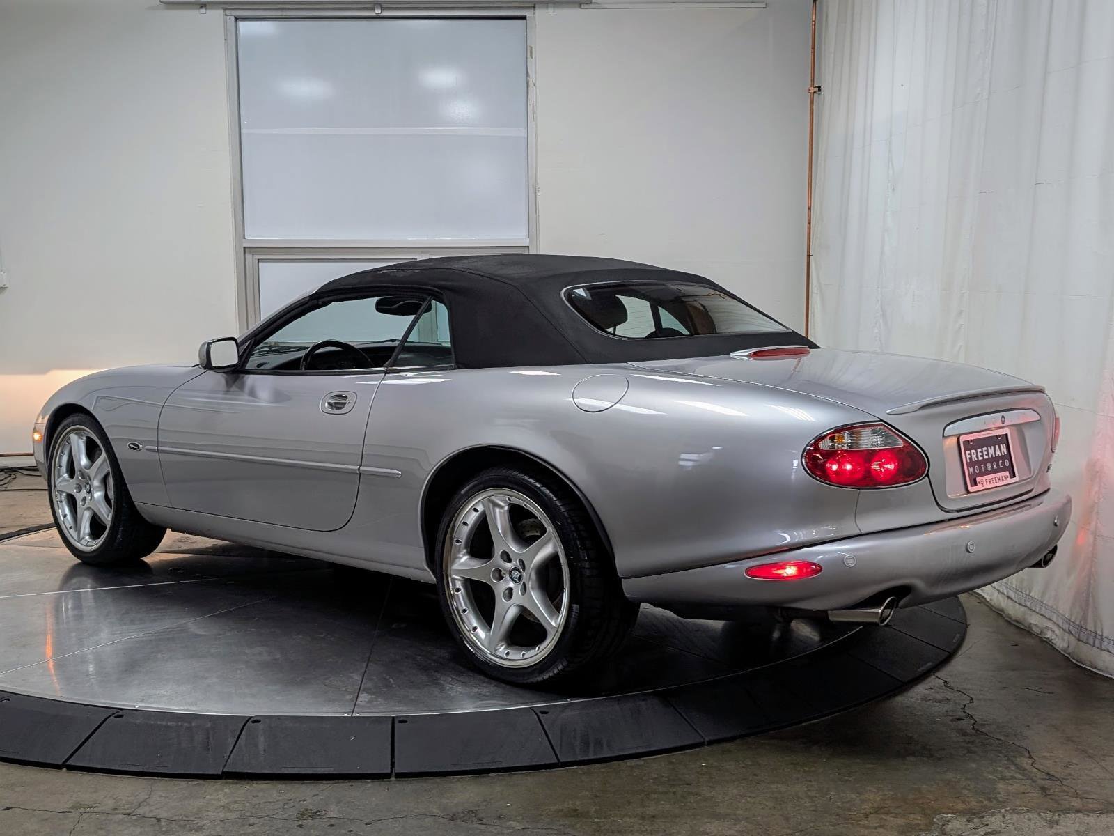 Used 2001 Jaguar XKR Convertible image 14