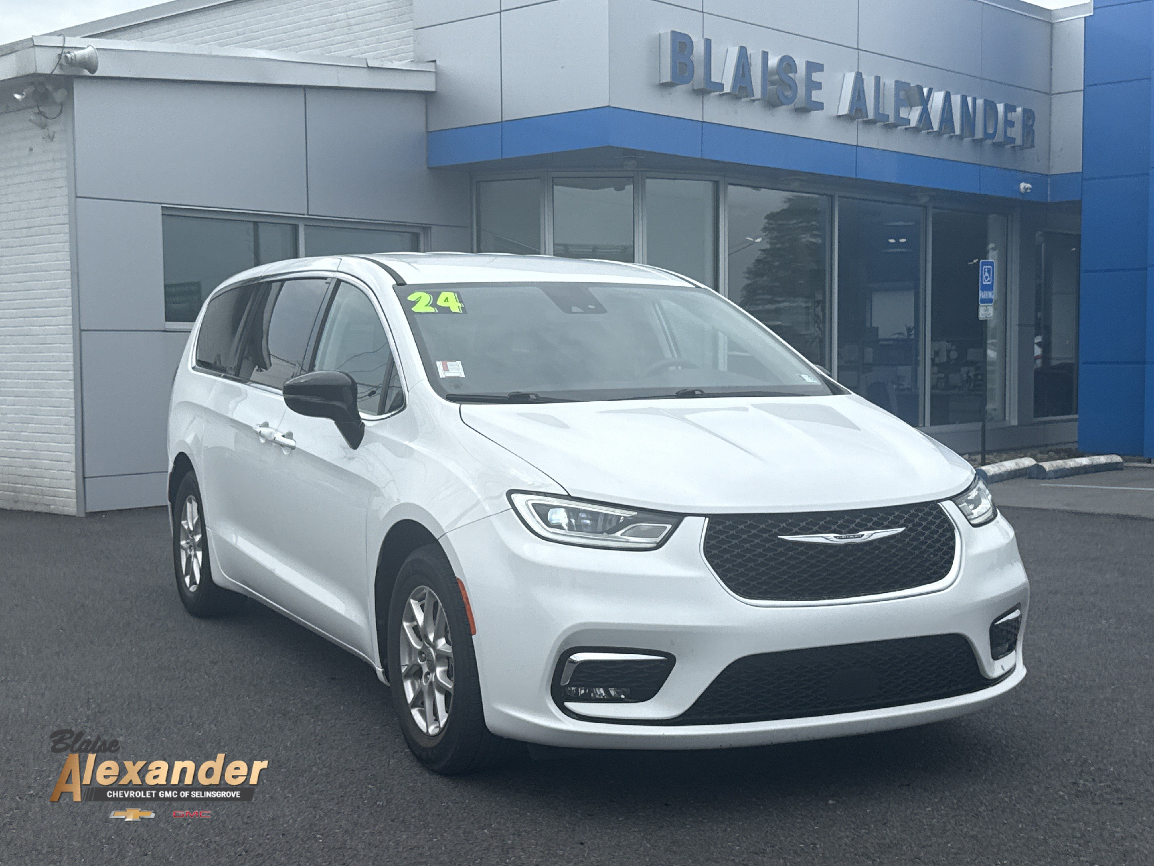 Used 2024 Chrysler Pacifica Touring-L