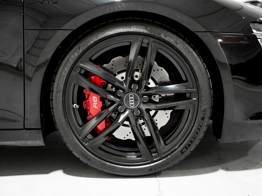 Used 2015 Audi R8 V10 w/ Full Leather Package image 34