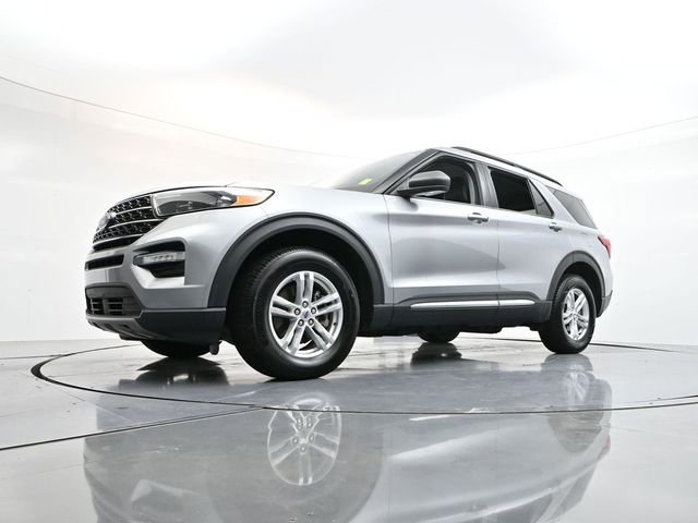 Used 2023 Ford Explorer XLT w/ Equipment Group 202A image 28