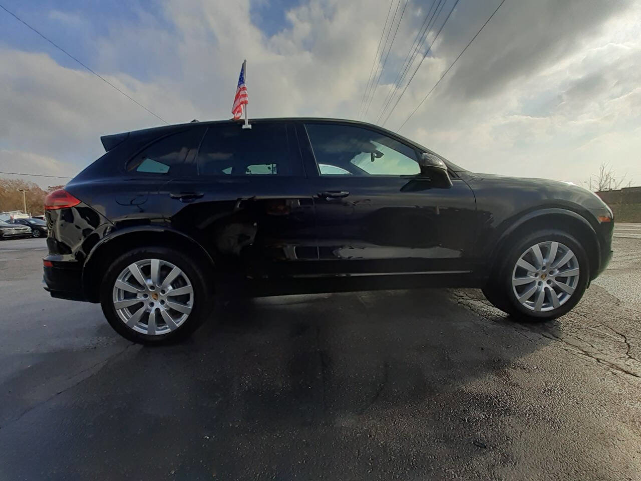 Used 2017 Porsche Cayenne Platinum Edition image 5