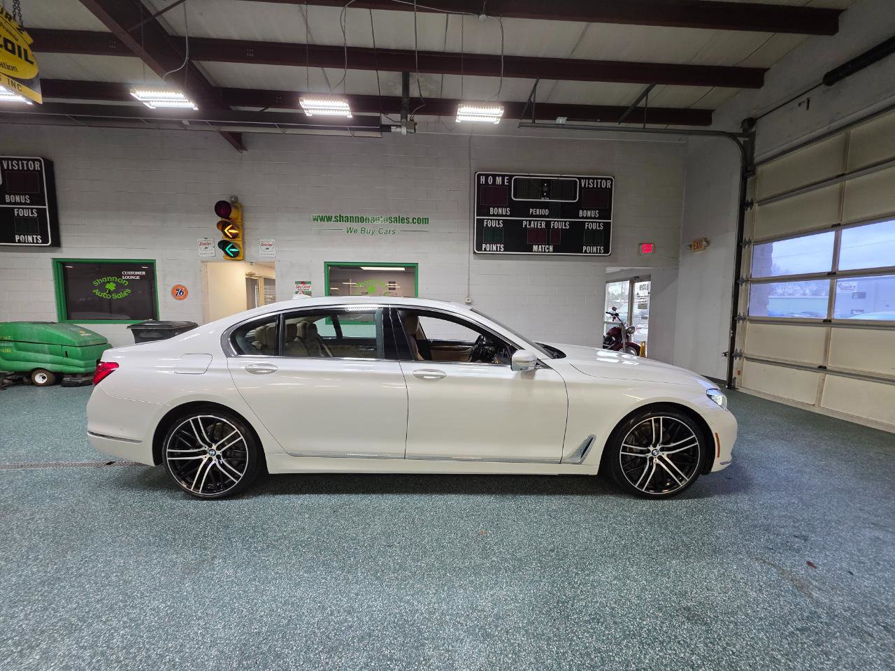 Used 2017 BMW 740i xDrive image 5