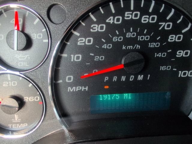 Used 2024 Chevrolet Express 2500 w/ Driver Convenience Package image 25