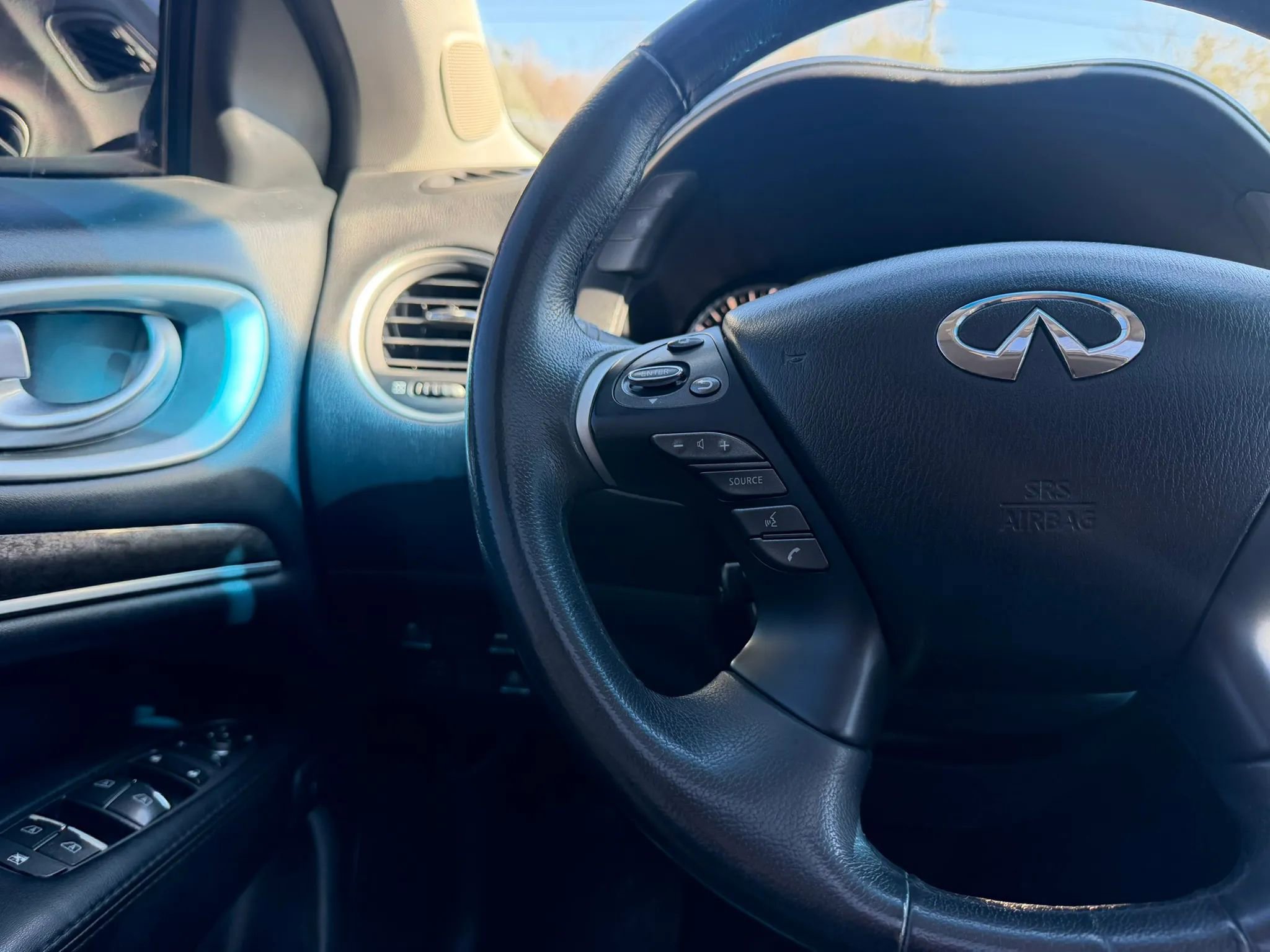 Used 2014 INFINITI QX60 AWD w/ Premium Plus Package image 34