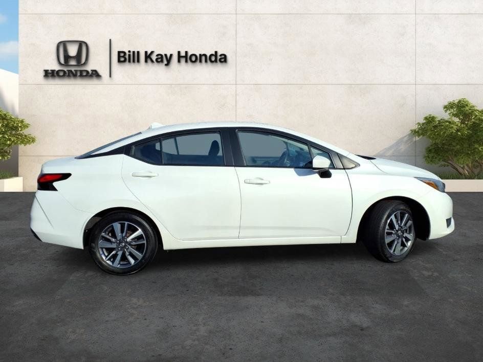 Used 2025 Nissan Versa SV FWD image 2