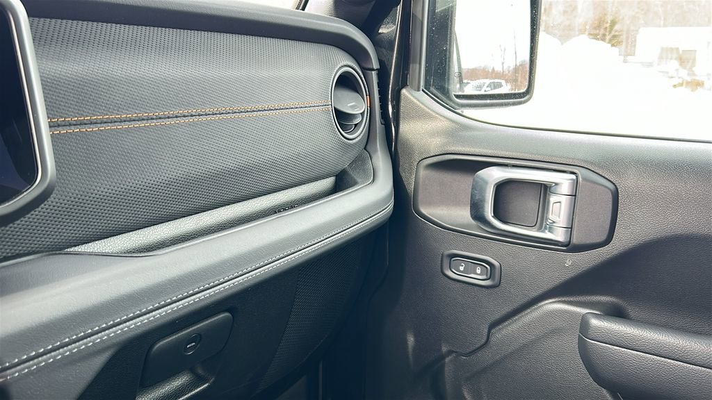 Used 2024 Jeep Gladiator Mojave w/ Technology Group image 20