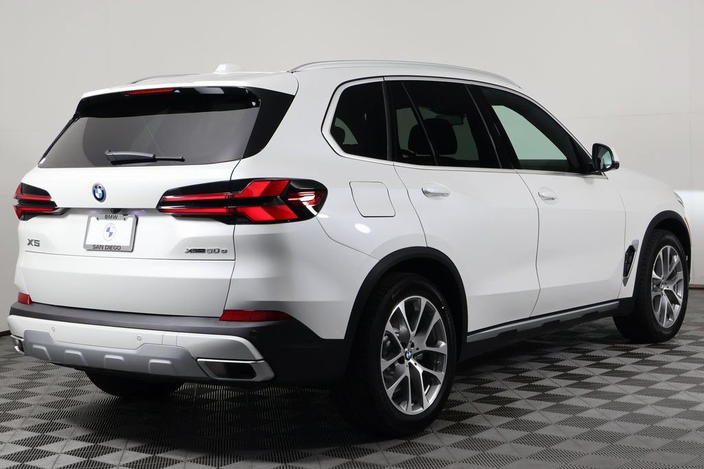 New 2026 BMW X5 xDrive50e AWD/4WD image 2