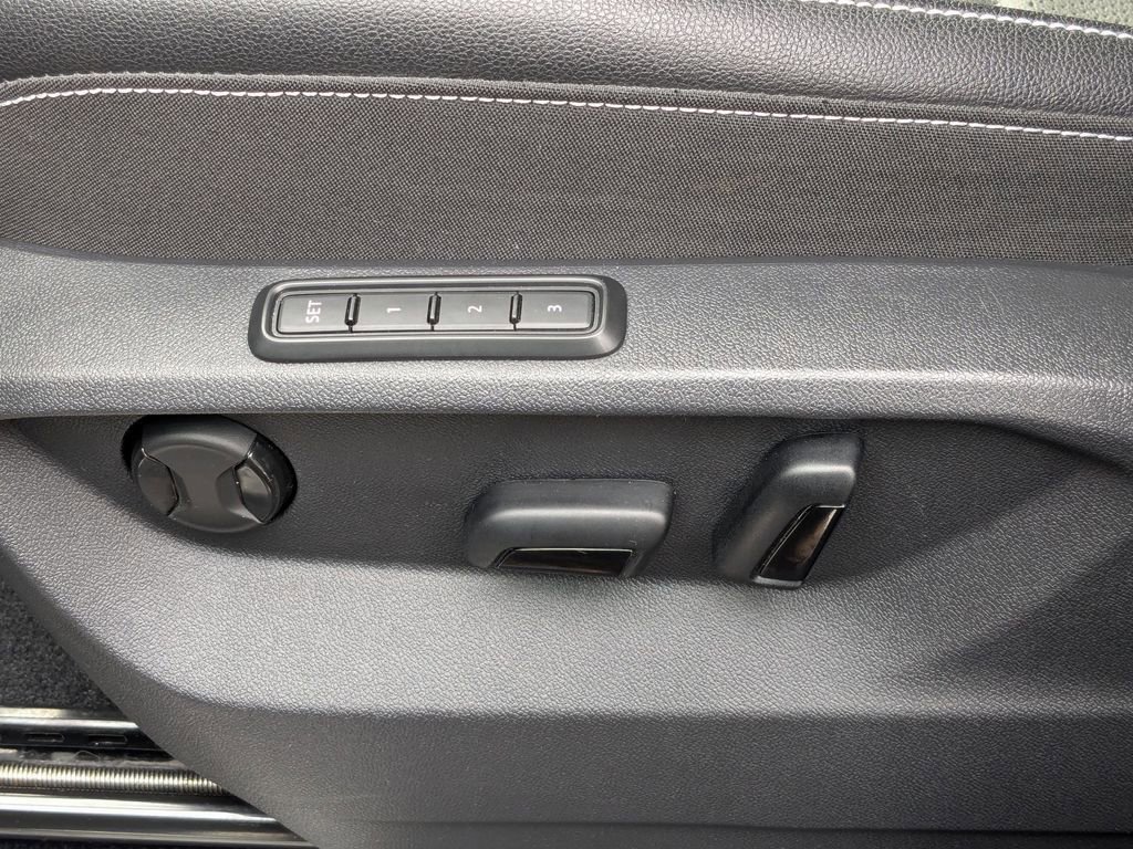 Used 2025 Volkswagen Atlas SEL image 14