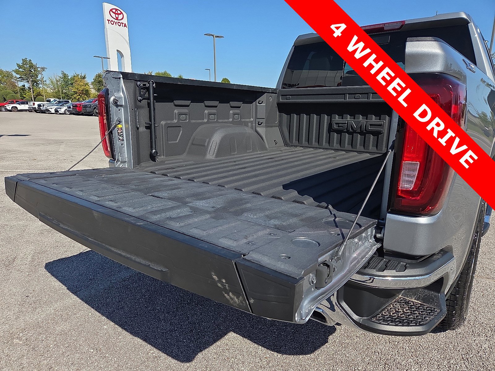 Used 2023 GMC Sierra 1500 SLT image 9