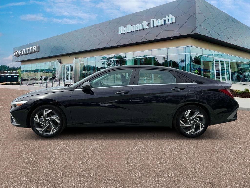 New 2025 Hyundai Elantra Limited image 3