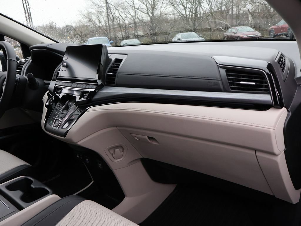 Certified 2026 Honda Odyssey Elite image 9