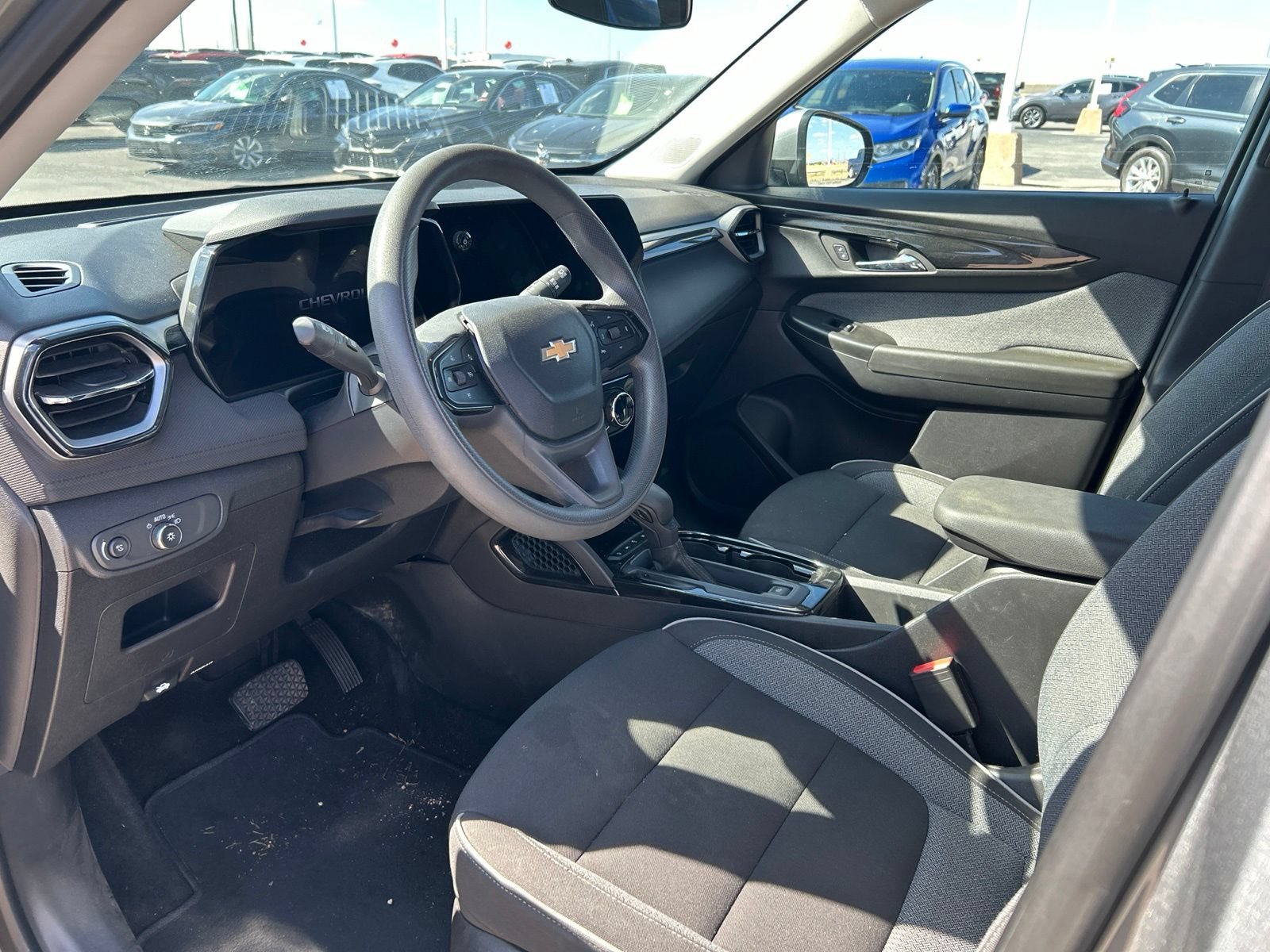 Used 2025 Chevrolet TrailBlazer LT AWD/4WD image 9