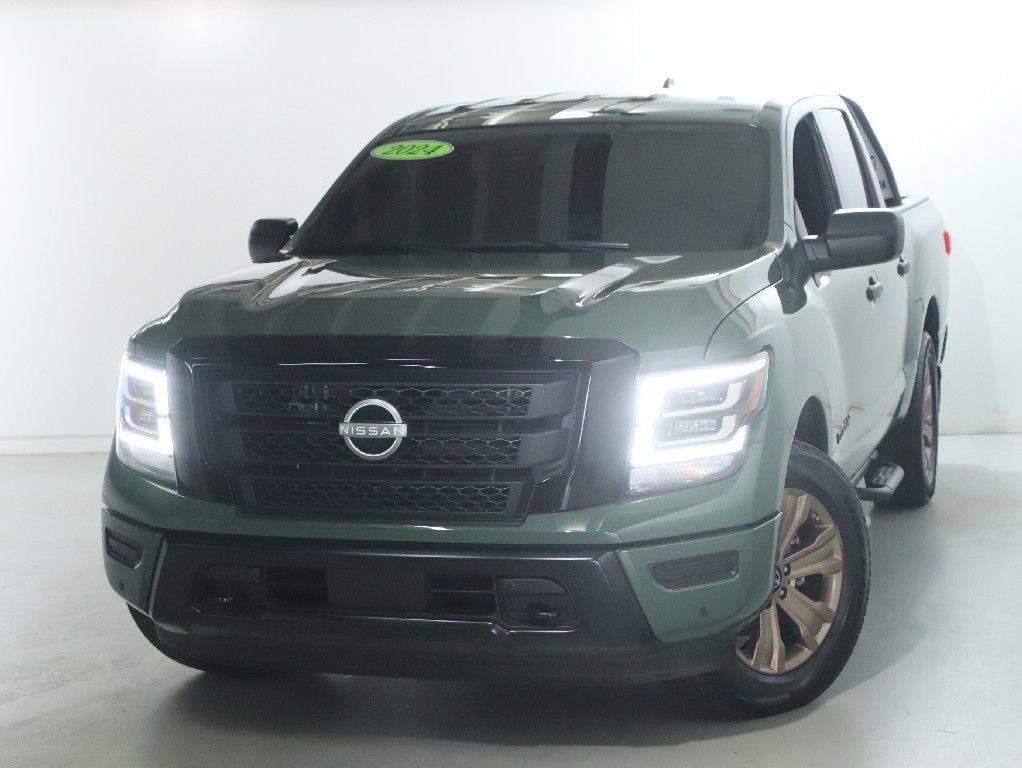 Certified 2024 Nissan Titan SV w/ SV Bronze Edition Package image 5