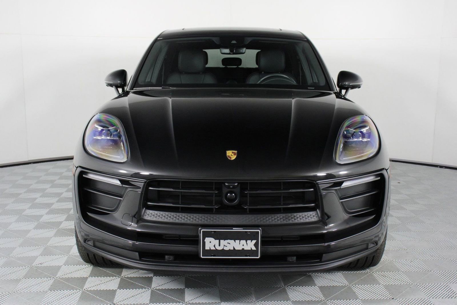 Certified 2025 Porsche Macan AWD/4WD image 10
