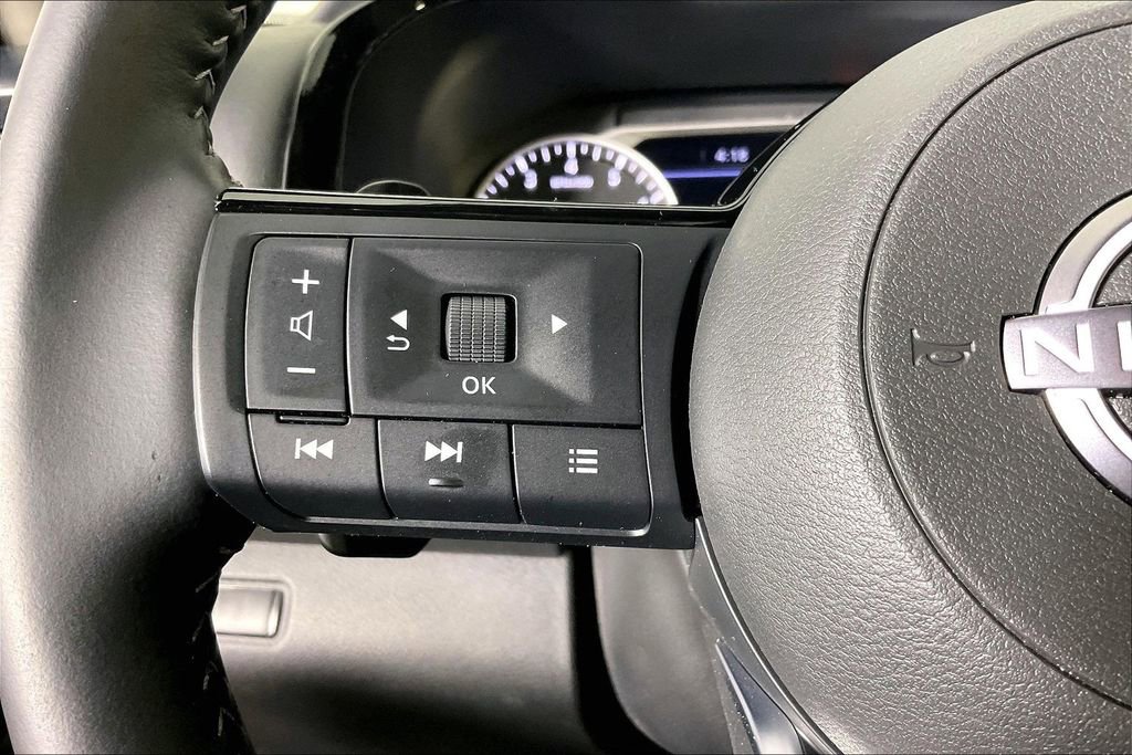 Used 2025 Nissan Pathfinder SL w/ Black Appearance Package image 26