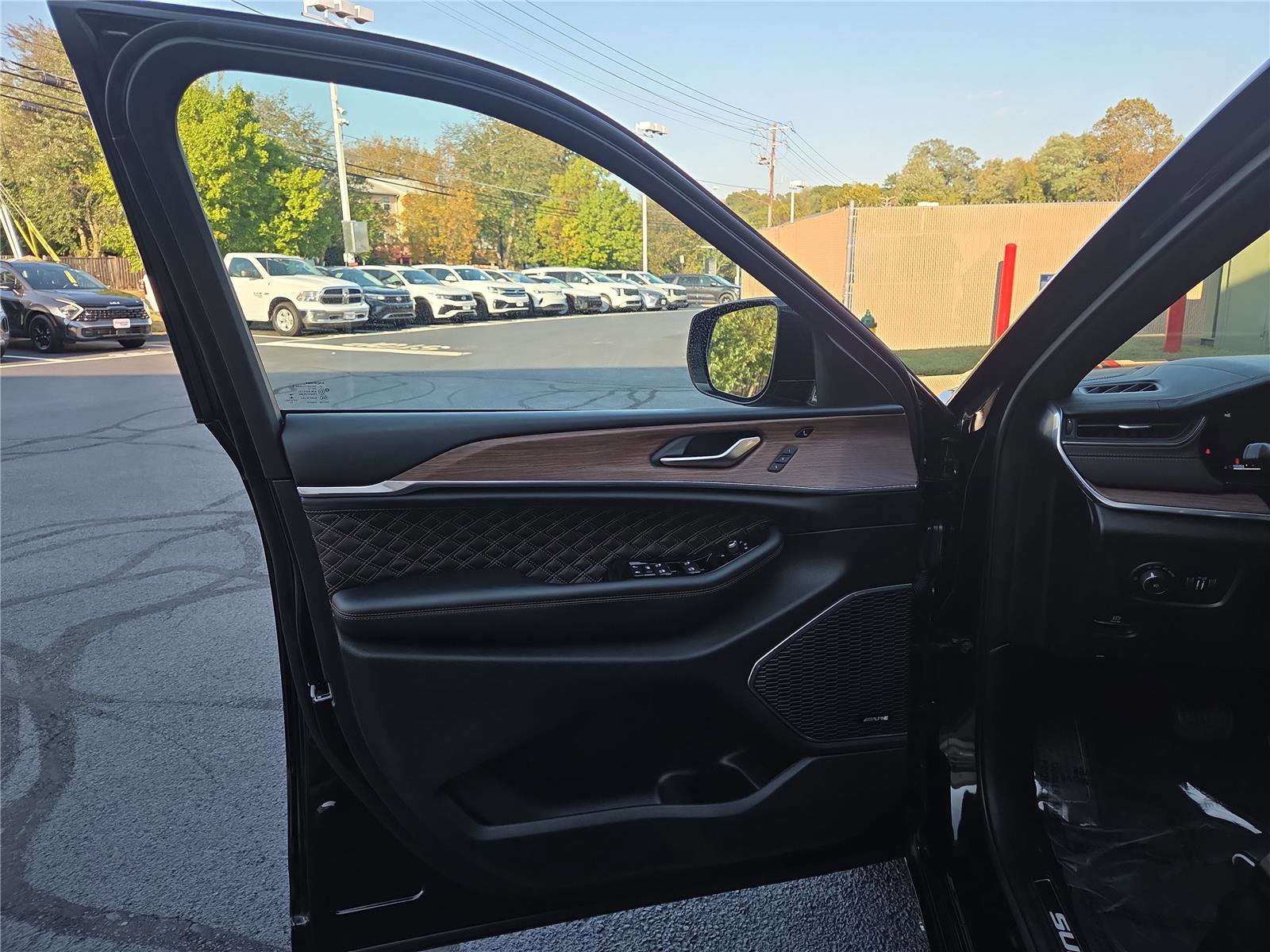 Used 2023 Jeep Grand Cherokee Summit w/ Adv Protech Group IV image 11