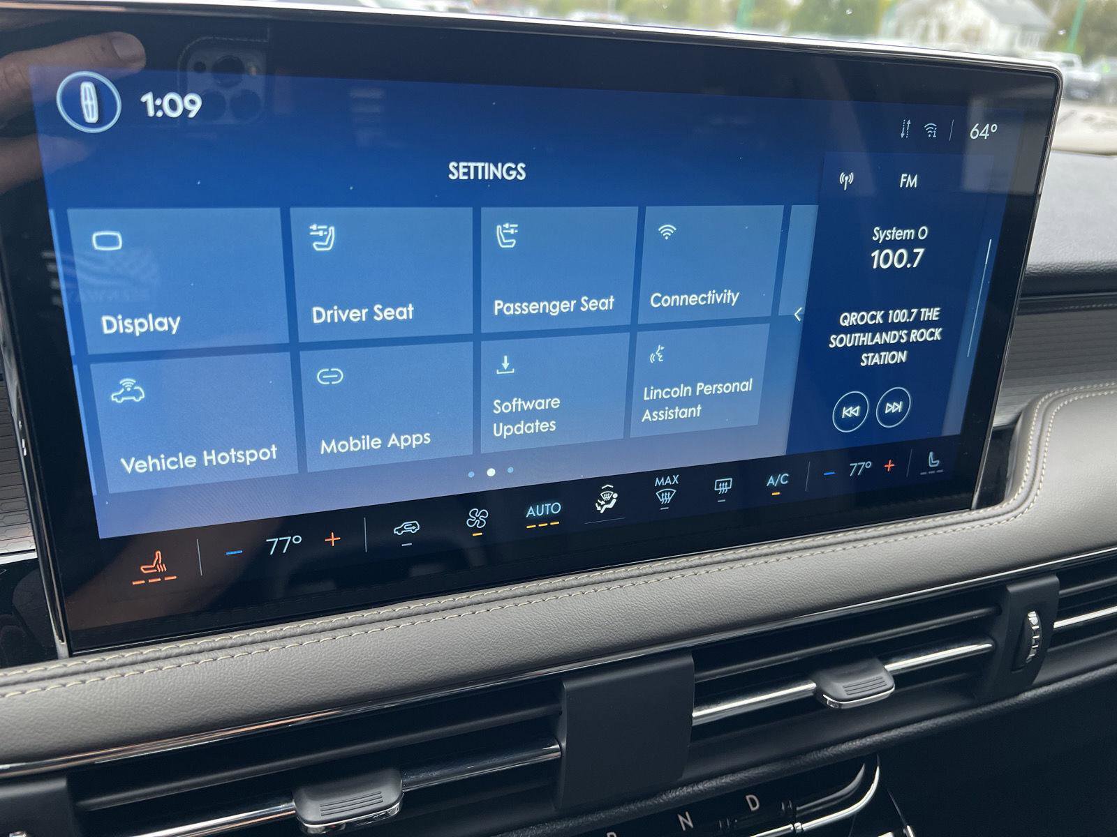 Used 2025 Lincoln Corsair AWD image 27