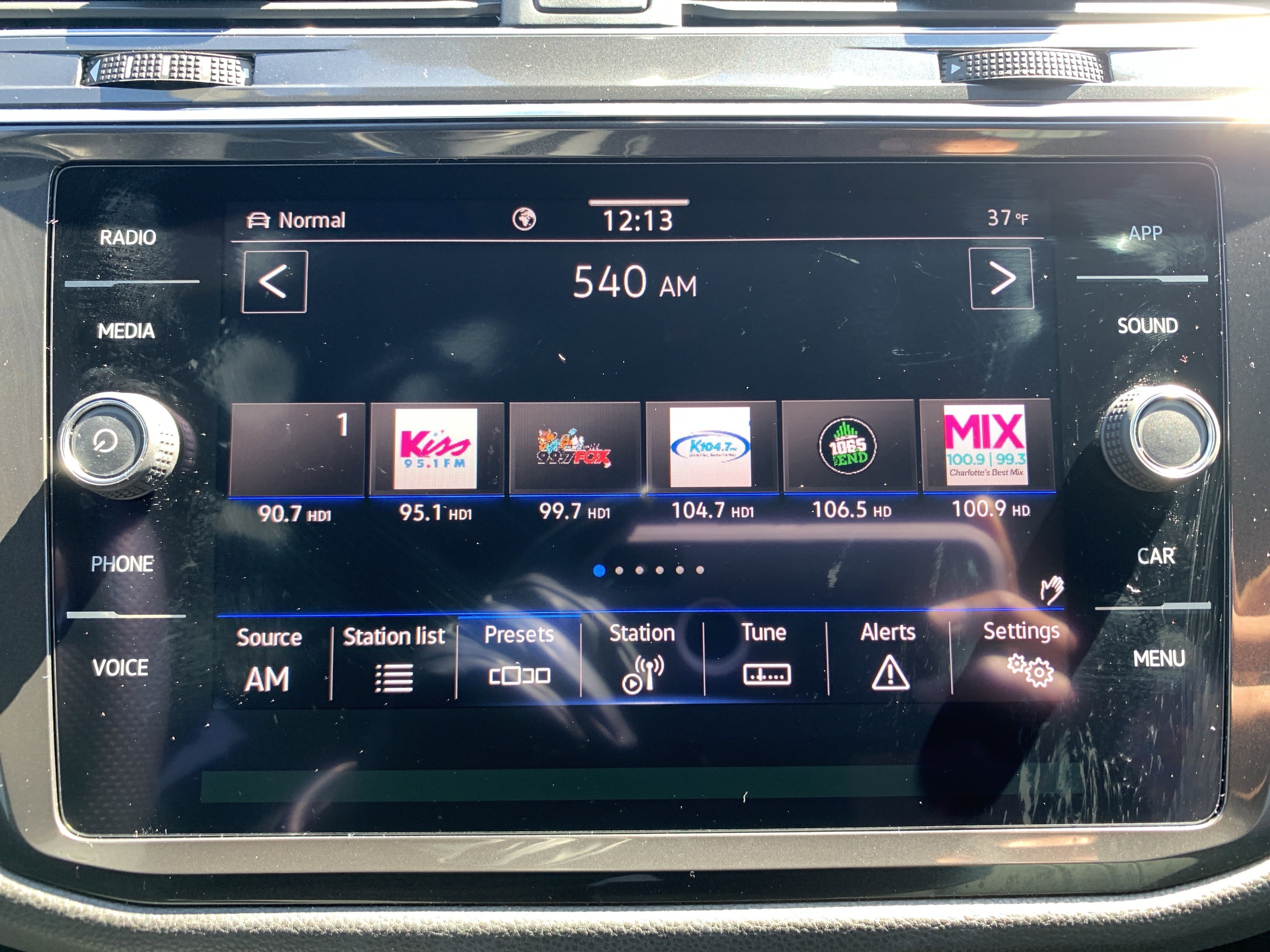 Used 2022 Volkswagen Tiguan SE R-Line image 23