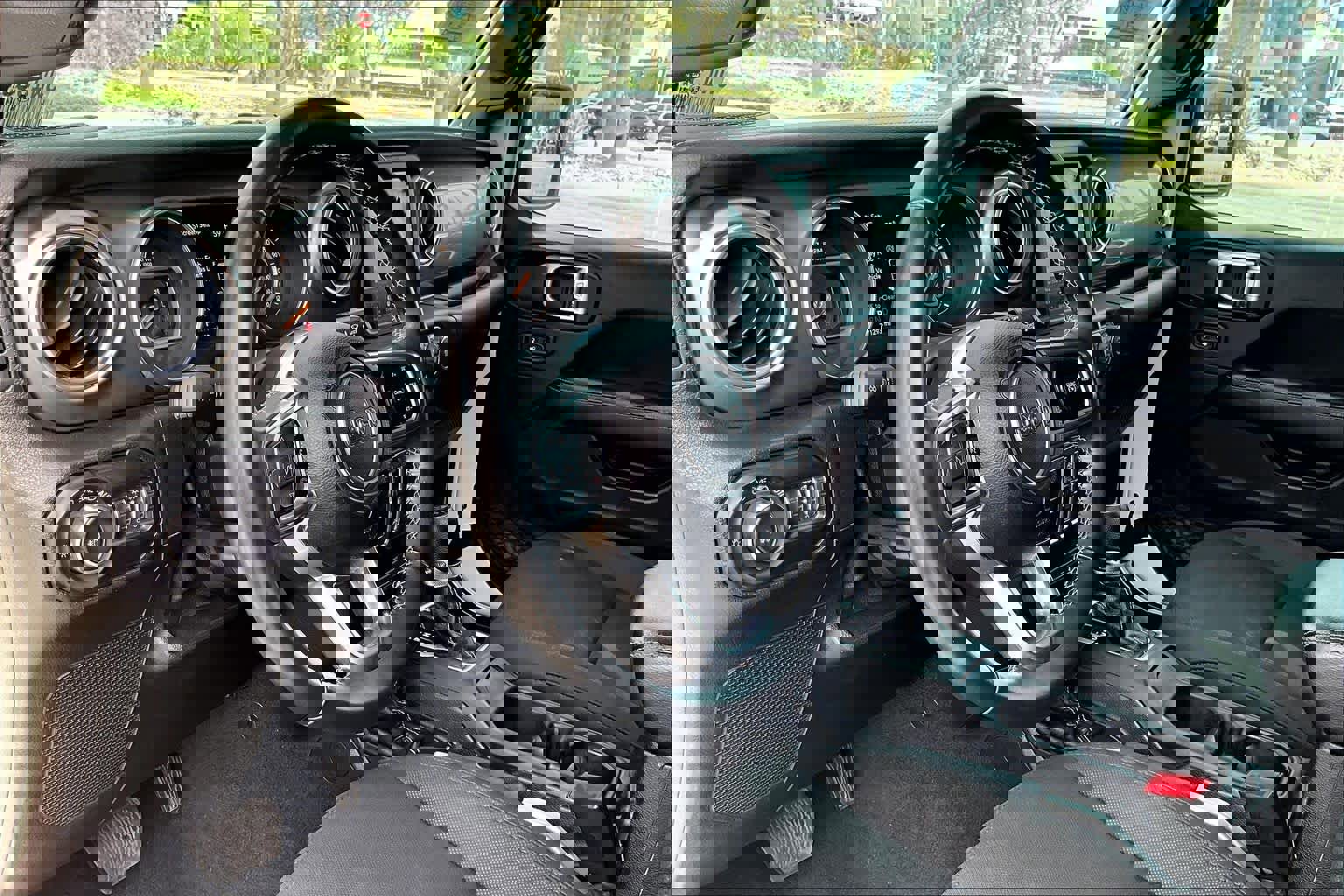 Used 2018 Jeep Wrangler Unlimited Sahara image 16