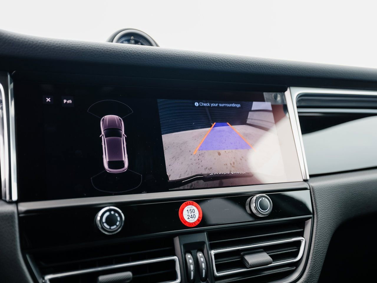 Certified 2025 Porsche Macan image 19