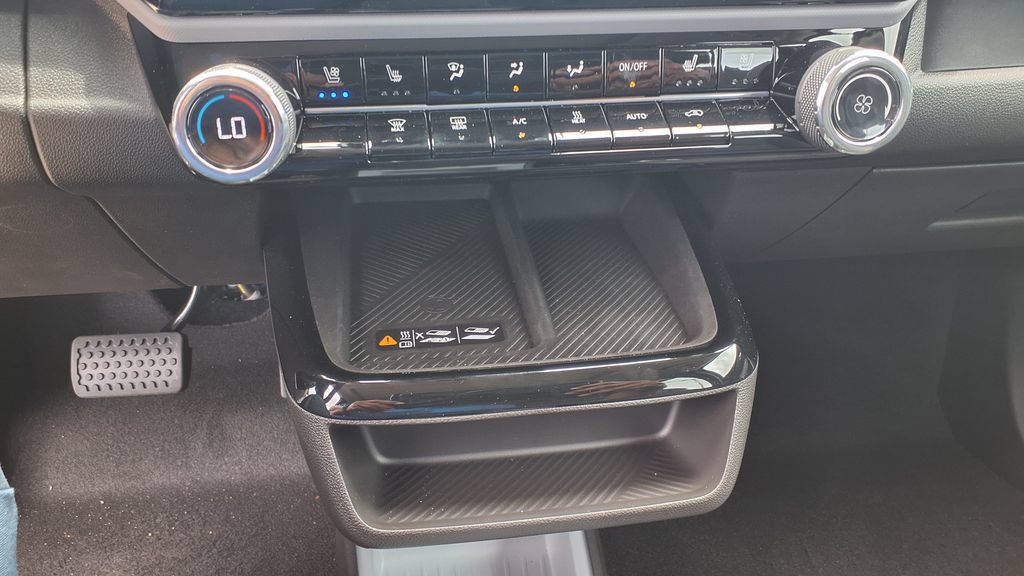 New 2027 Chevrolet Bolt RS w/ Technology Package FWD image 32