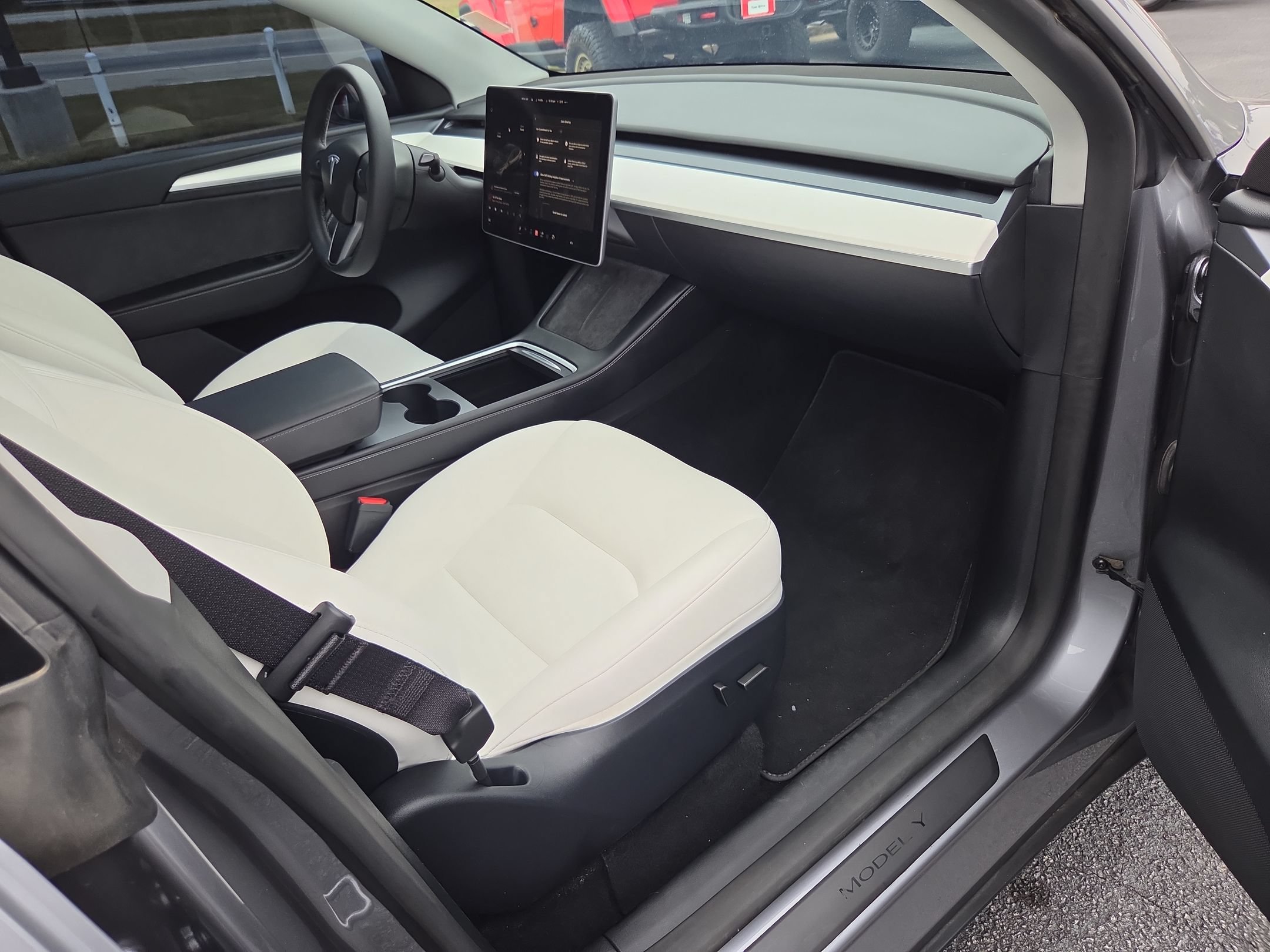 Used 2024 Tesla Model Y Performance AWD/4WD image 25