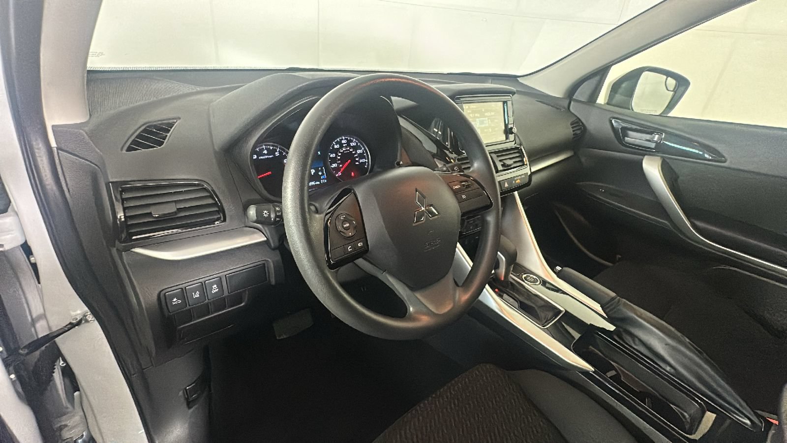 Used 2025 Mitsubishi Eclipse Cross ES AWD/4WD image 14