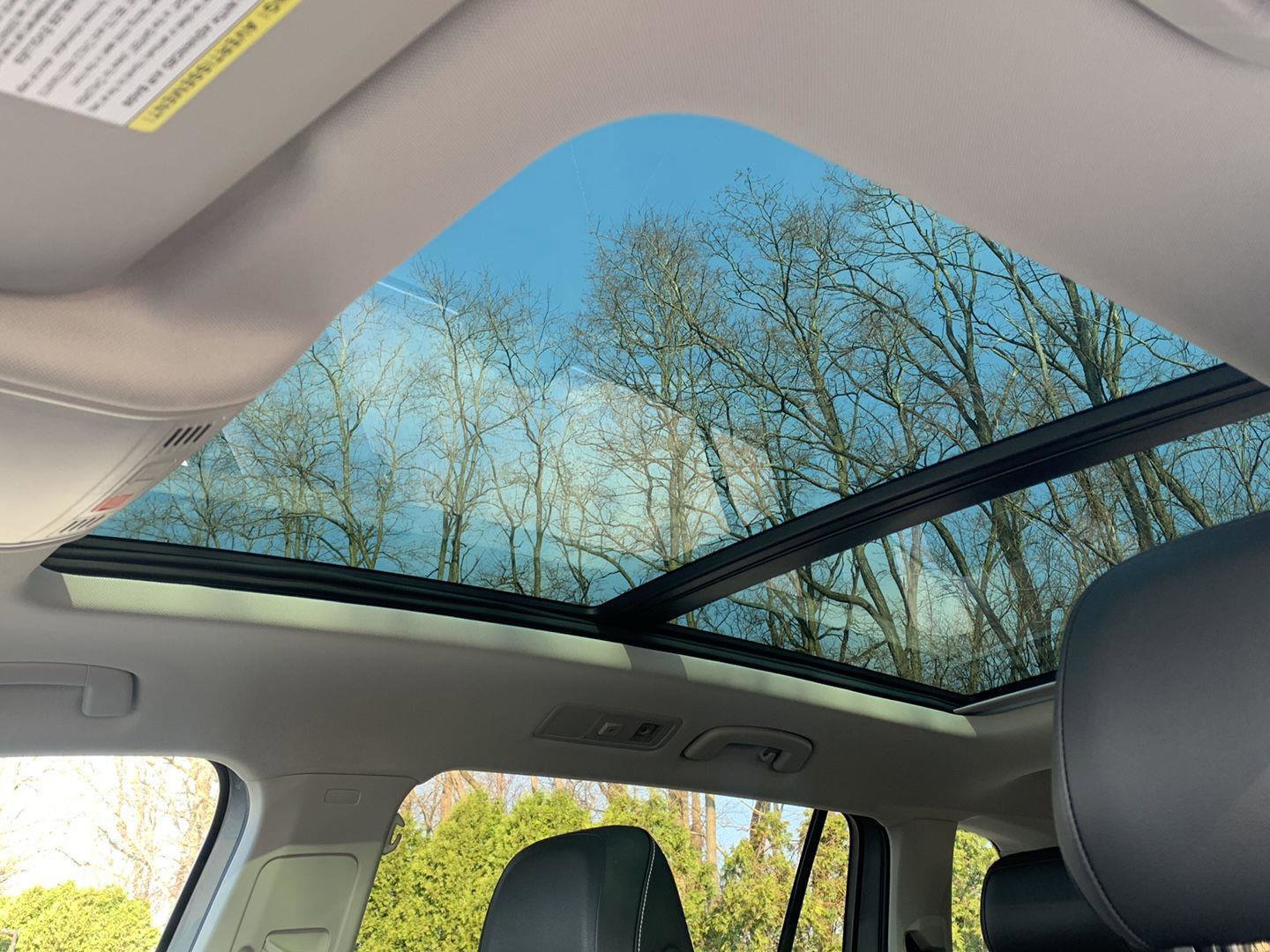 Used 2024 Volkswagen Tiguan SE w/ Panoramic Sunroof Package image 30