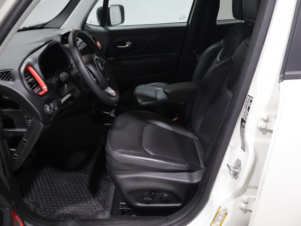 Used 2023 Jeep Renegade Trailhawk w/ Trailhawk Elite Group AWD/4WD image 11