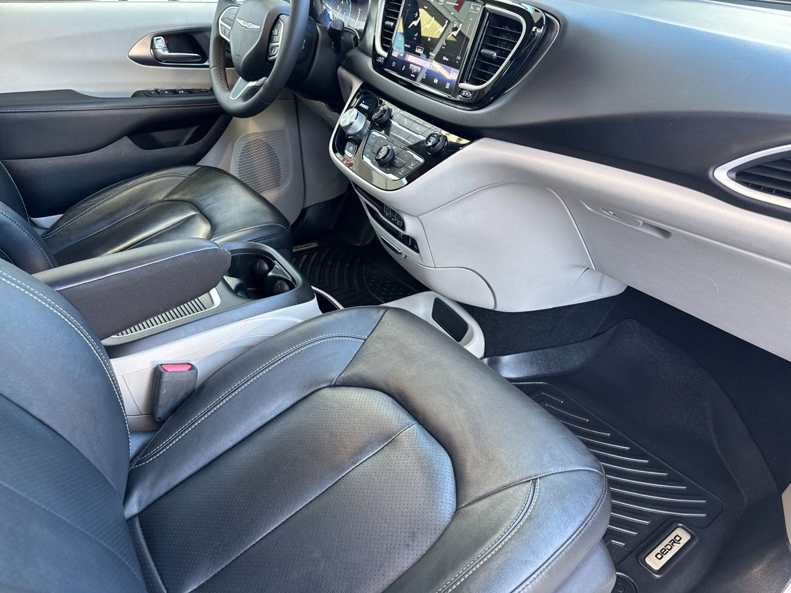 Used 2022 Chrysler Pacifica Touring-L image 17