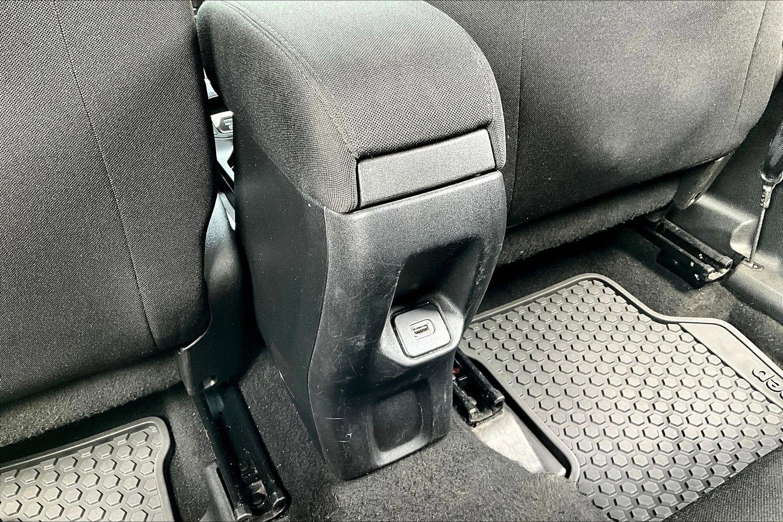 Used 2019 Jeep Renegade Latitude w/ Cold Weather Group AWD/4WD image 10