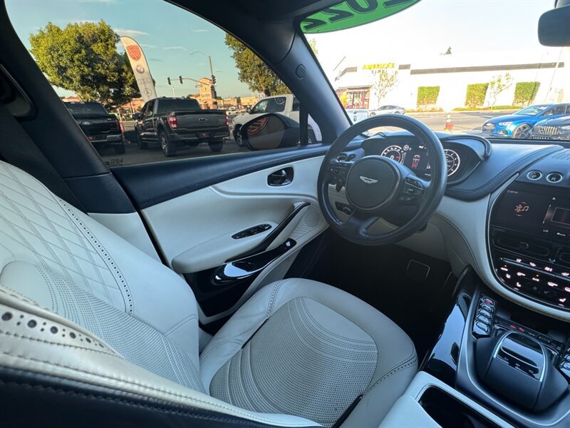 Used 2022 Aston Martin DBX AWD/4WD image 34