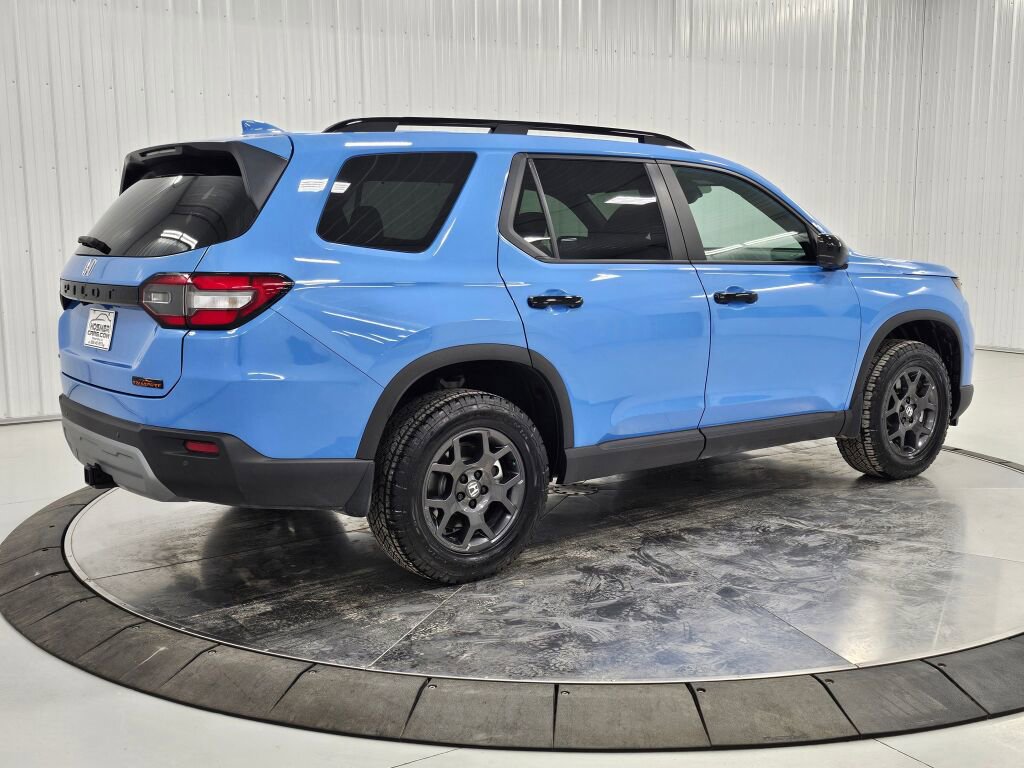 Used 2025 Honda Pilot TrailSport image 5