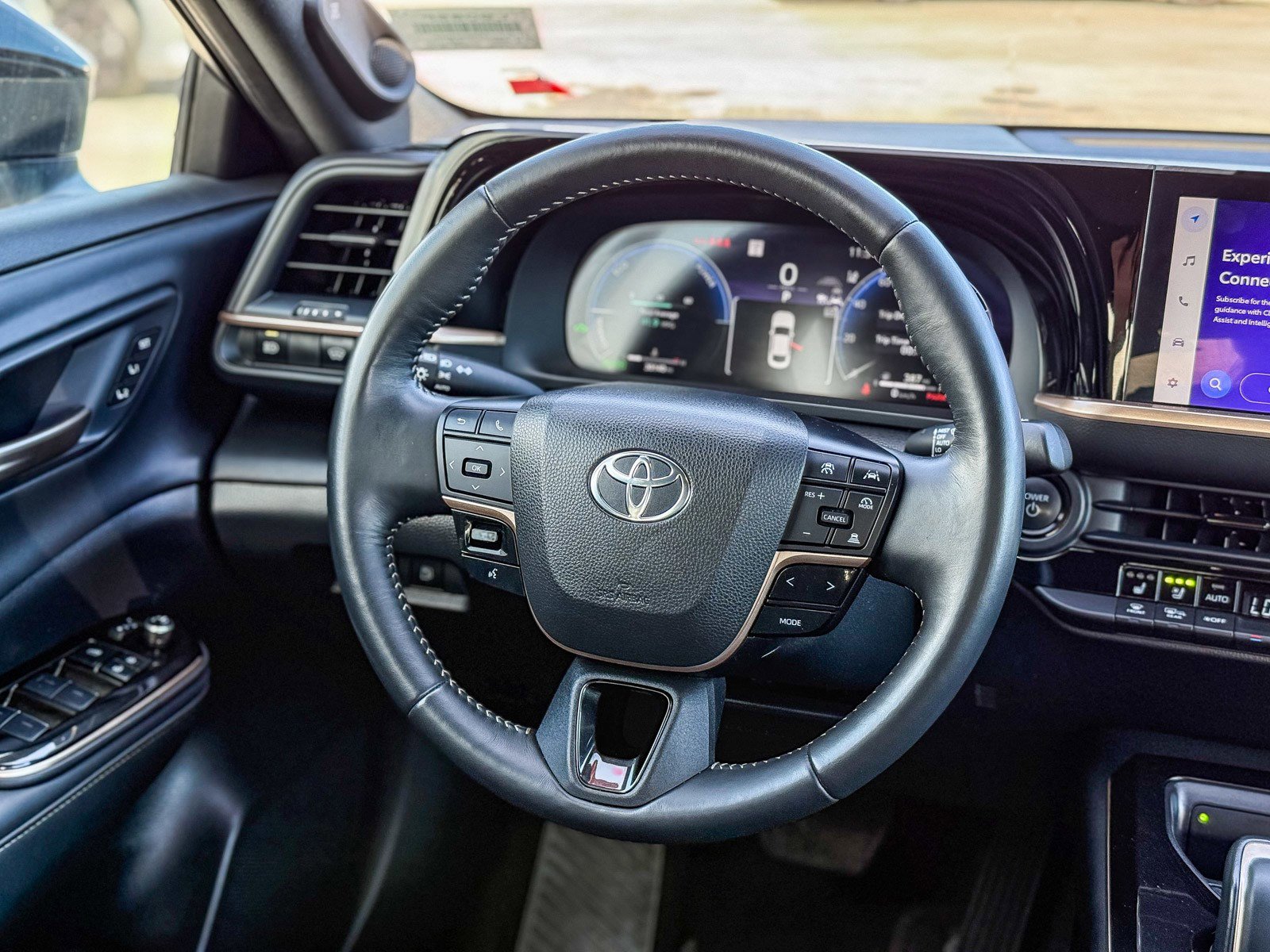 Used 2024 Toyota Crown Limited image 16