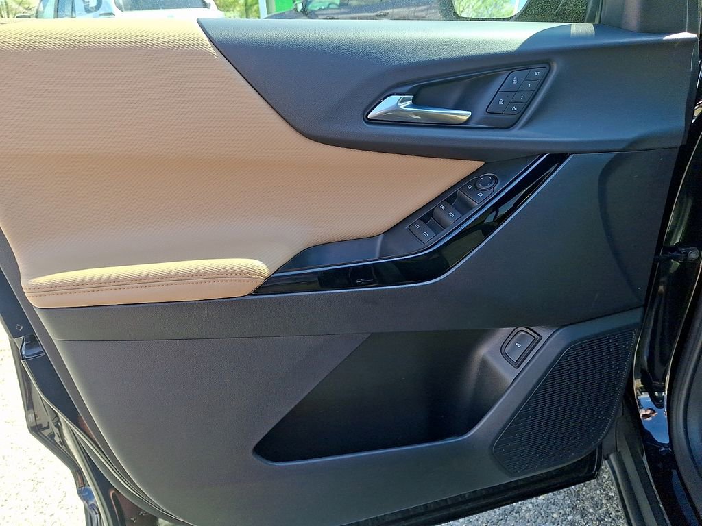 Used 2026 Chevrolet Equinox ACTIV w/ Convenience Package III image 12