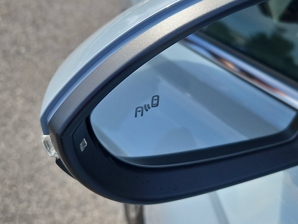 Used 2026 Volkswagen Jetta SEL FWD image 24