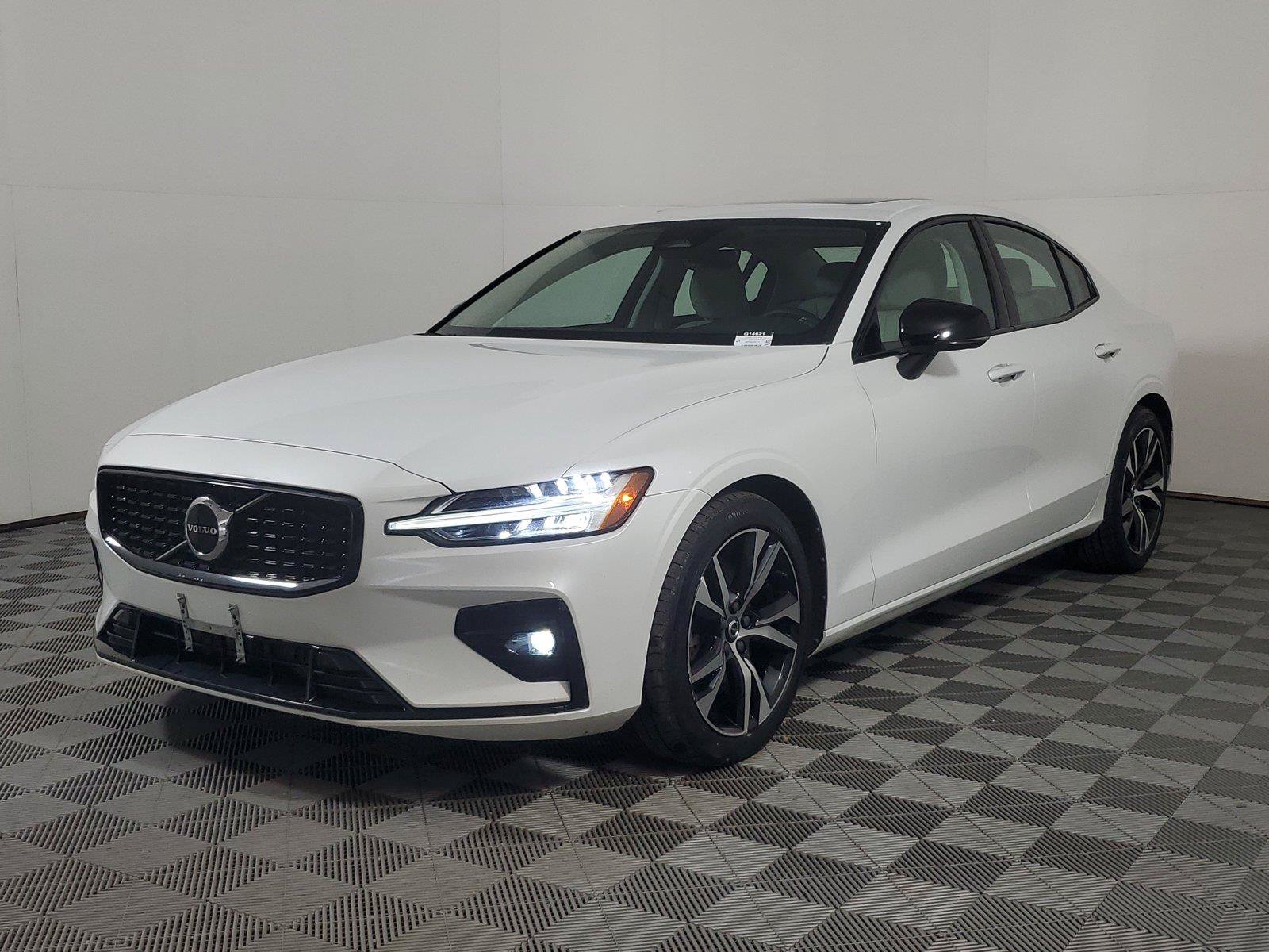 Certified 2024 Volvo S60 B5 Core FWD image 3