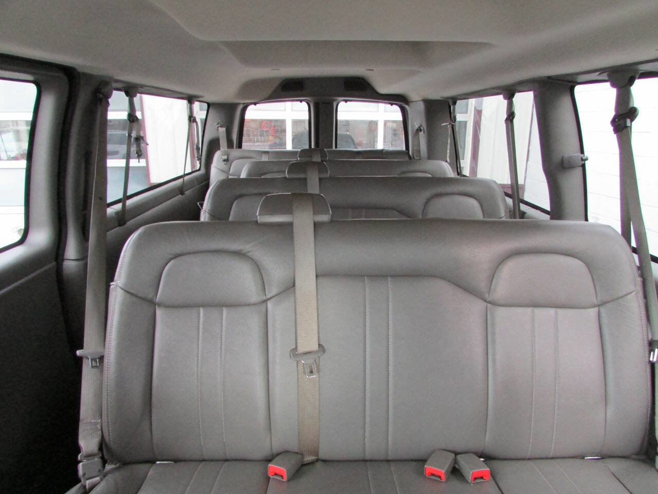 Used 2017 Chevrolet Express 3500 LS image 8