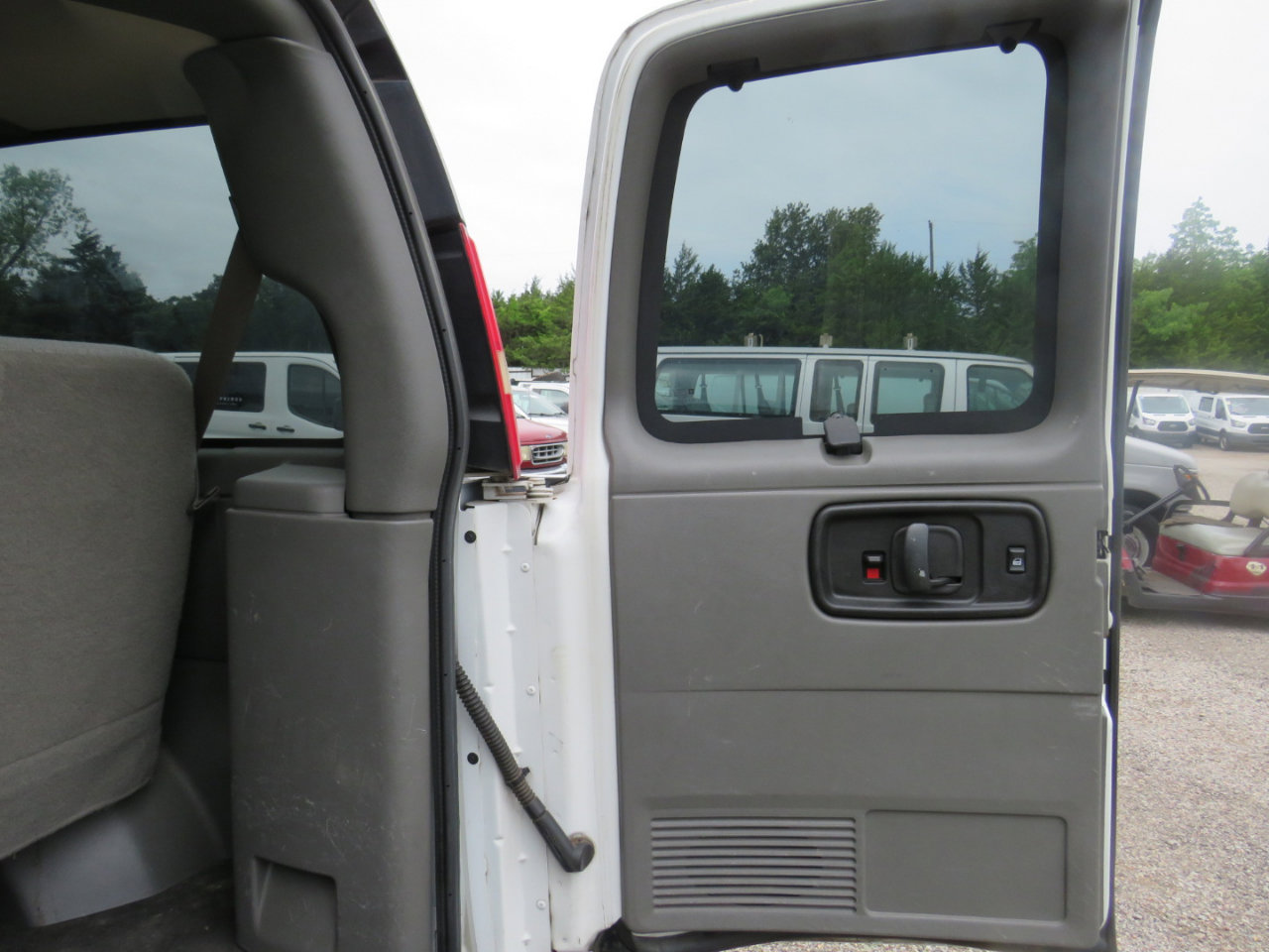 Used 2014 Chevrolet Express 2500 LT w/ LT Preferred Equipment Group RWD image 24