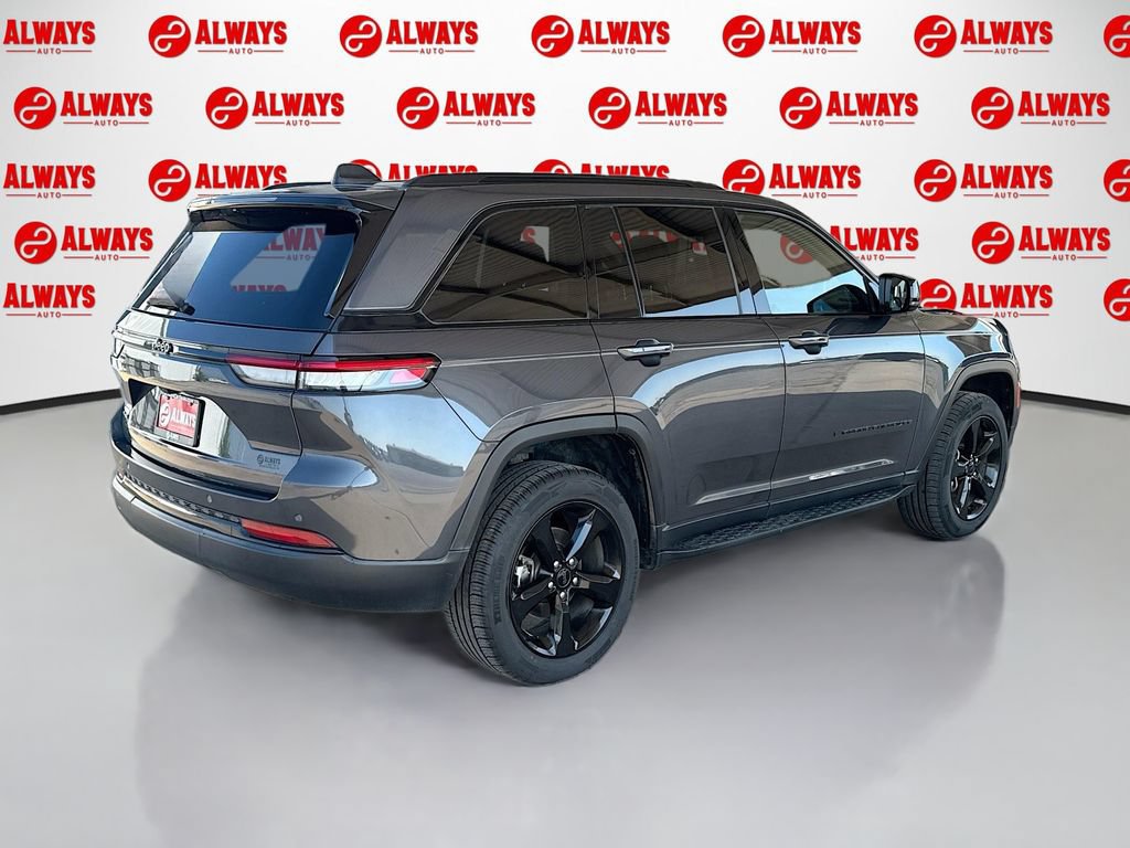 Used 2022 Jeep Grand Cherokee Altitude AWD/4WD image 5