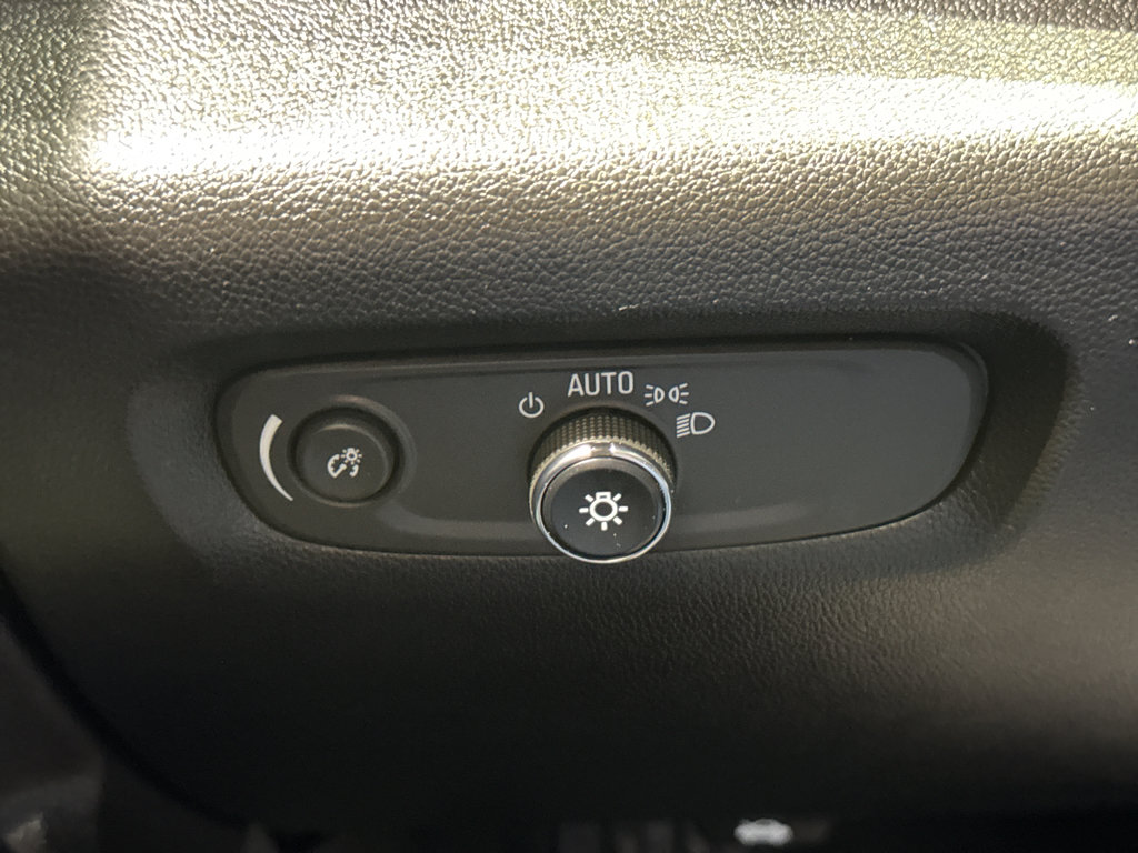 Used 2023 Chevrolet Traverse Premier image 34