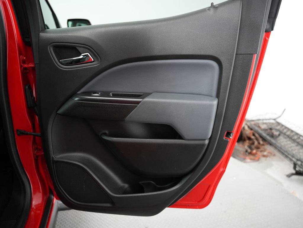 Used 2015 Chevrolet Colorado Z71 w/ LPO, Gearon Divider Package AWD/4WD image 31