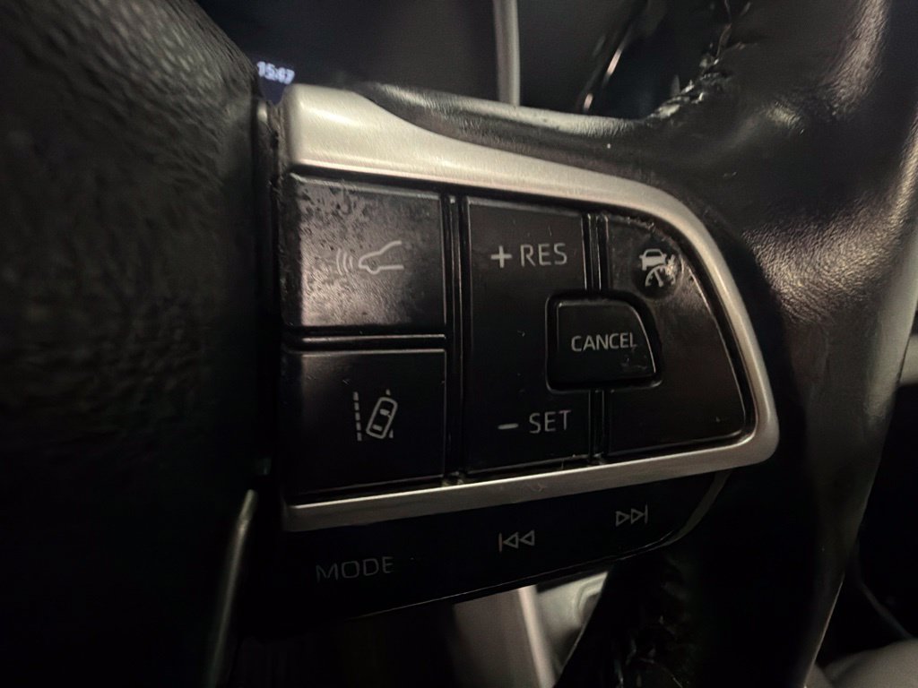 Used 2022 Toyota Highlander XLE AWD/4WD image 22