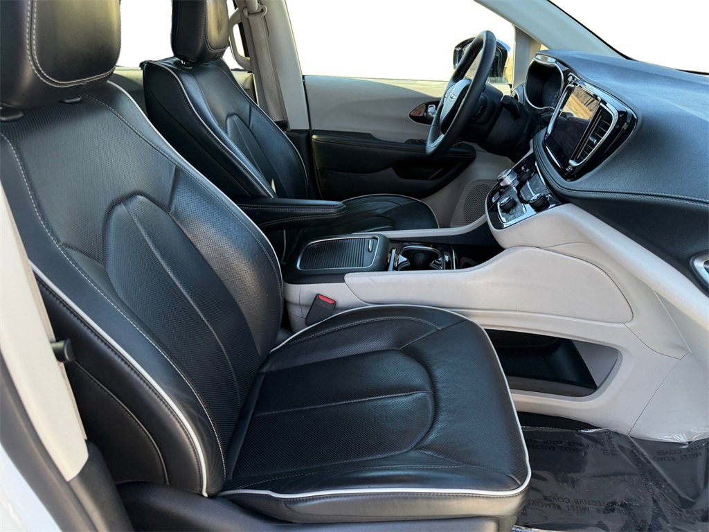 Certified 2023 Chrysler Pacifica Limited image 15