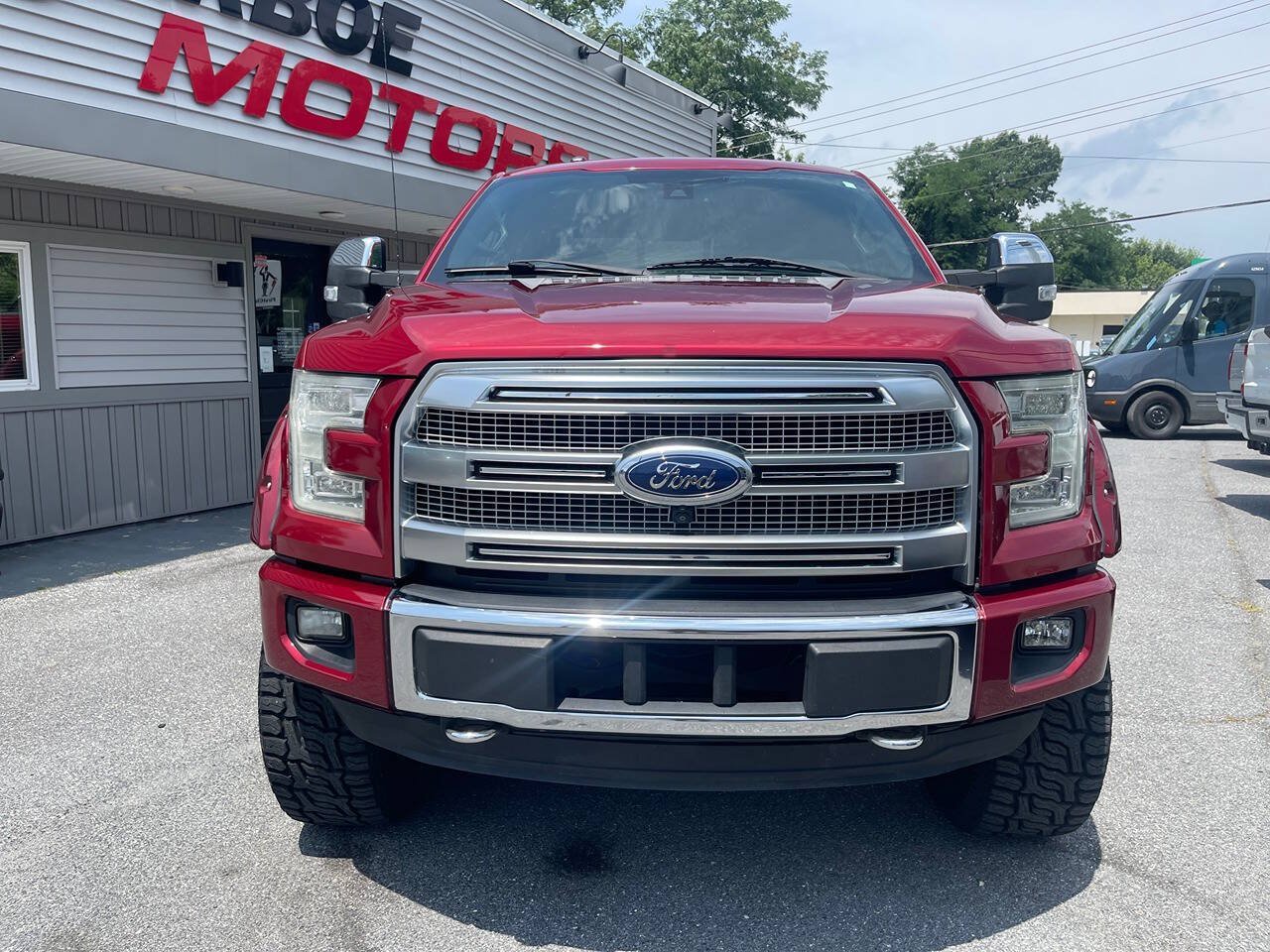 Used 2015 Ford F150 Platinum w/ Equipment Group 701A Luxury AWD/4WD image 2