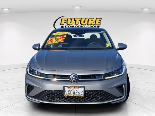 Used 2025 Volkswagen Jetta SE FWD image 2