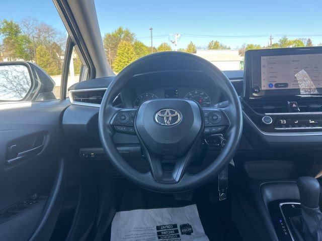 Used 2025 Toyota Corolla LE FWD image 14