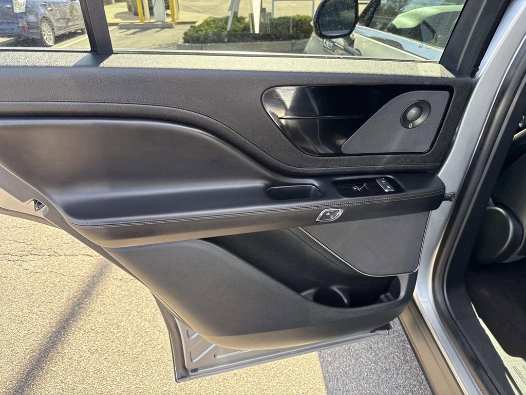 Used 2024 Lincoln Aviator Reserve w/ Elements Package Plus AWD/4WD image 17