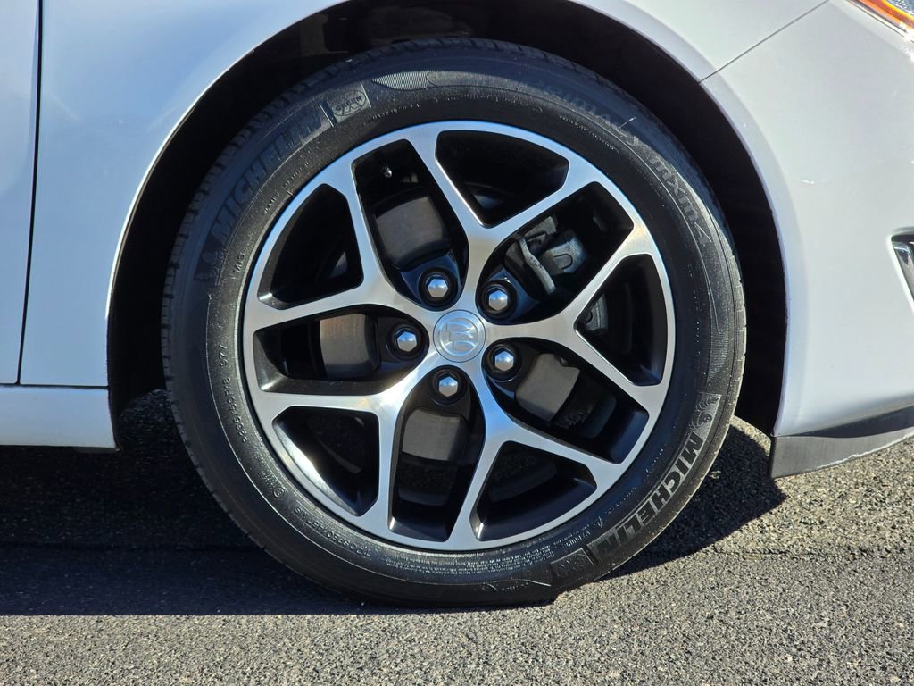 Used 2017 Buick Regal Sport Touring image 9